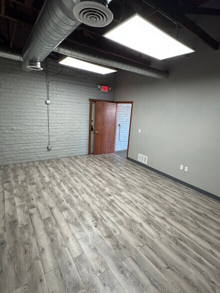 More Photos Of 12911 Us-71 Hwy, Grandview Freestanding For Lease