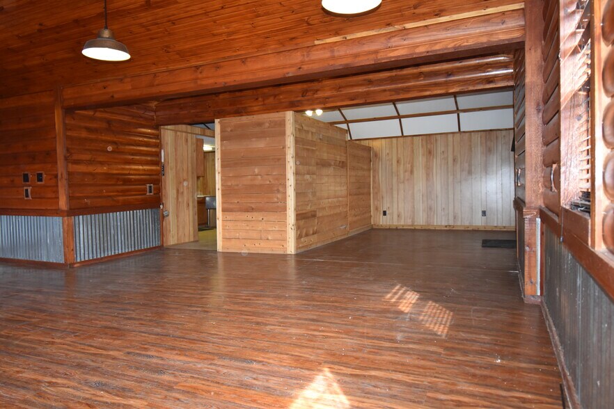 More Photos Of 217 Second St, Agua Dulce General Retail For Sale