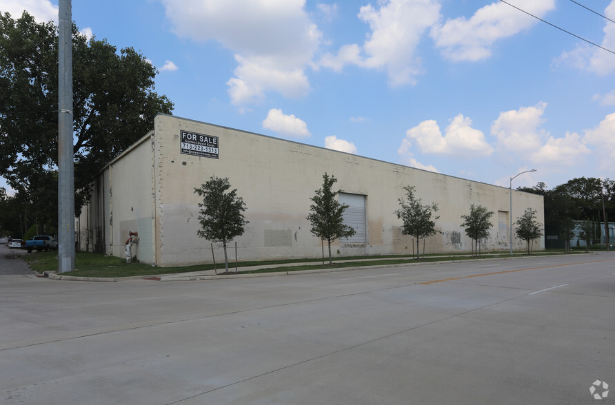 Primary Photo Of 1512 Gano St, Houston Warehouse For Lease