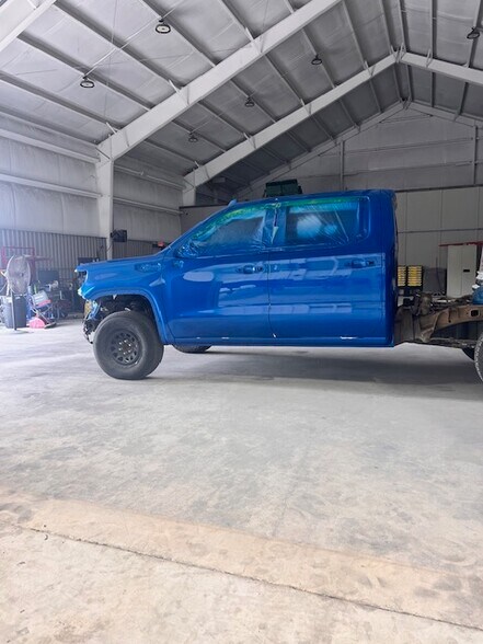 More Photos Of 2201 Commerce St, Marble Falls Warehouse For Sale