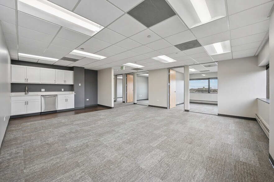 More Photos Of 425 S Cherry St, Glendale Office For Lease