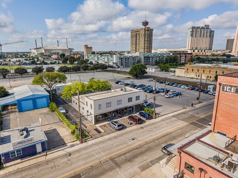 More Photos Of 1320 E Houston St, San Antonio Storefront Retail Office For Lease