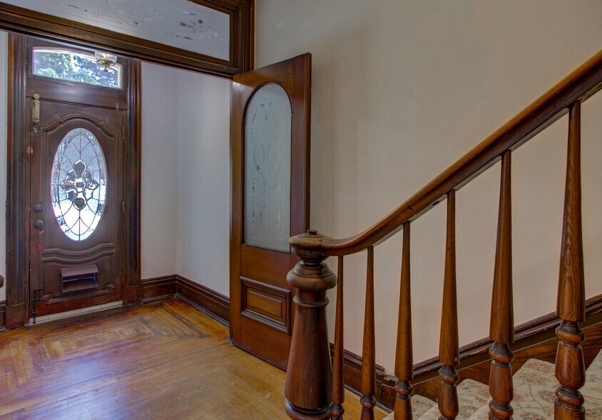 More Photos Of 515 Locust St, Columbia Storefront Retail Office For Lease