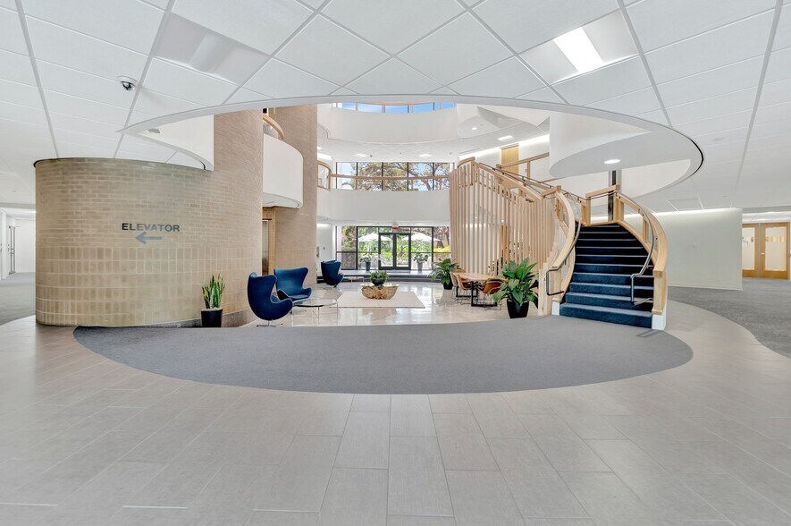 More Photos Of 4904 Eisenhower Blvd, Tampa Office For Lease