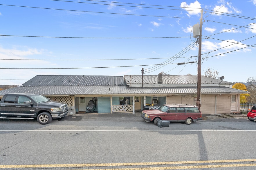 More Photos Of 200 E Main St, Hancock Restaurant For Sale