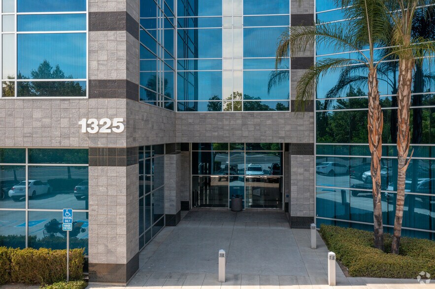 More Photos Of 1325 Spruce St, Riverside Office For Sale