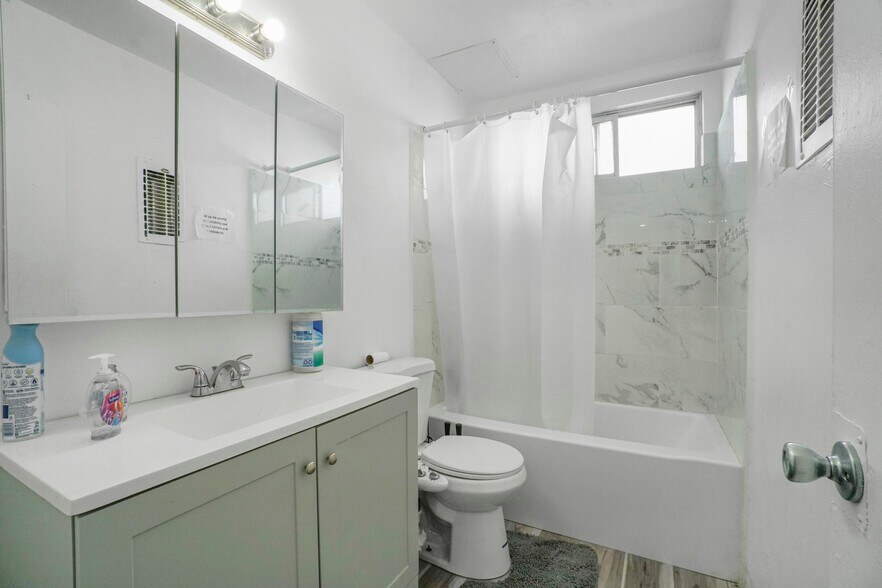 More Photos Of 2055 S Corning St, Los Angeles Apartments For Sale