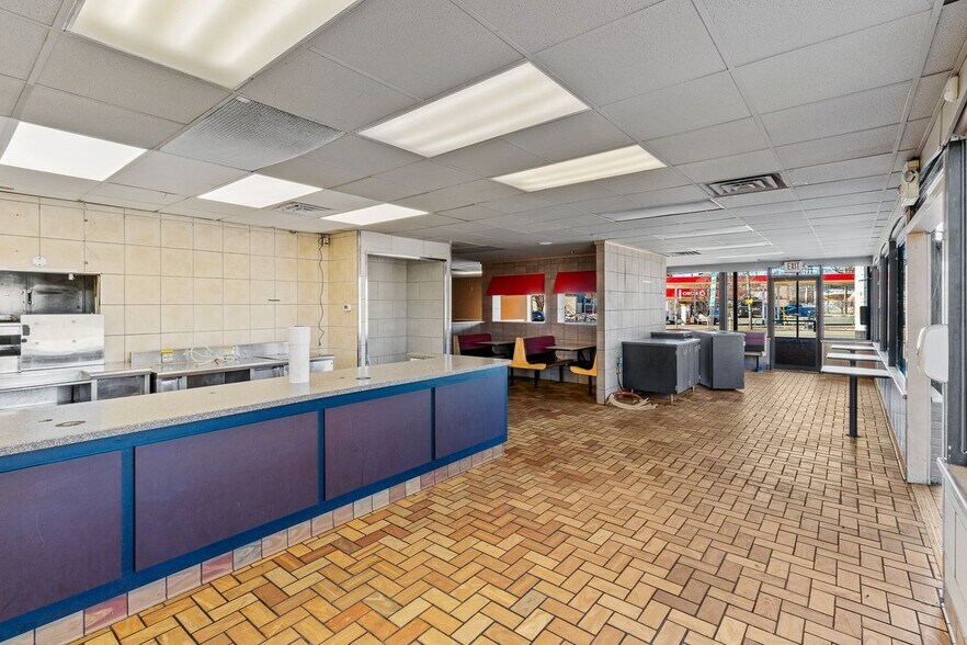 More Photos Of 2058 Portland Ave, Louisville Freestanding For Lease