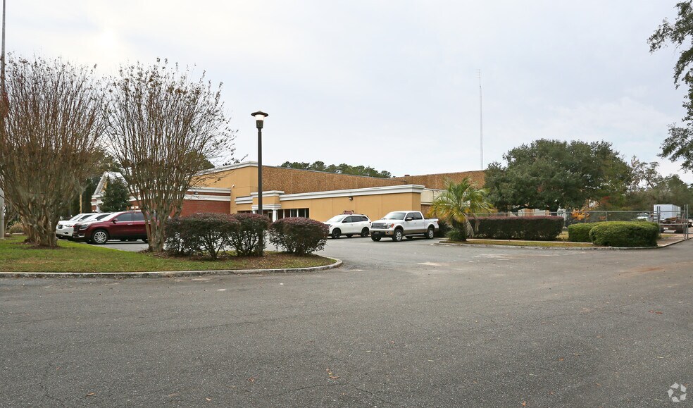 More Photos Of 4708 NW Capital Cir NW, Tallahassee Flex For Sale