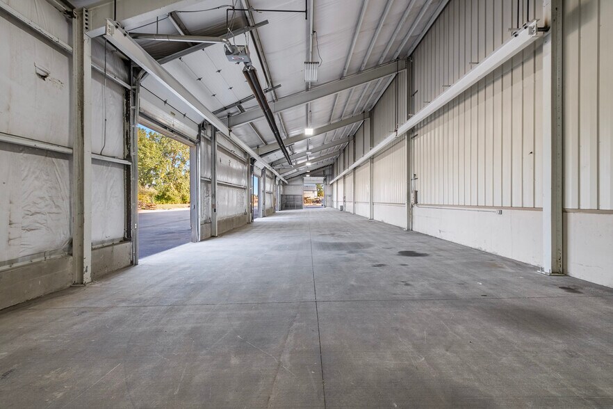 More Photos Of 4072 Flint Asphalt Dr, Burton Distribution For Sale