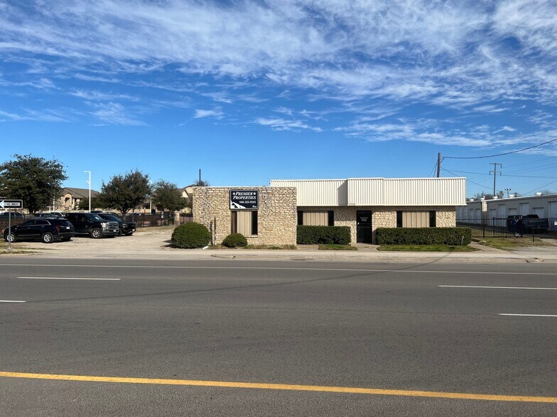 More Photos Of 2515 E Hubbard St, Mineral Wells Office For Sale