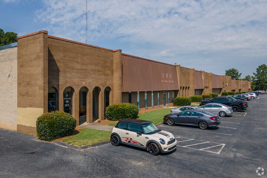Primary Photo Of 2065 Peachtree Industrial Ct, Atlanta Warehouse For Lease