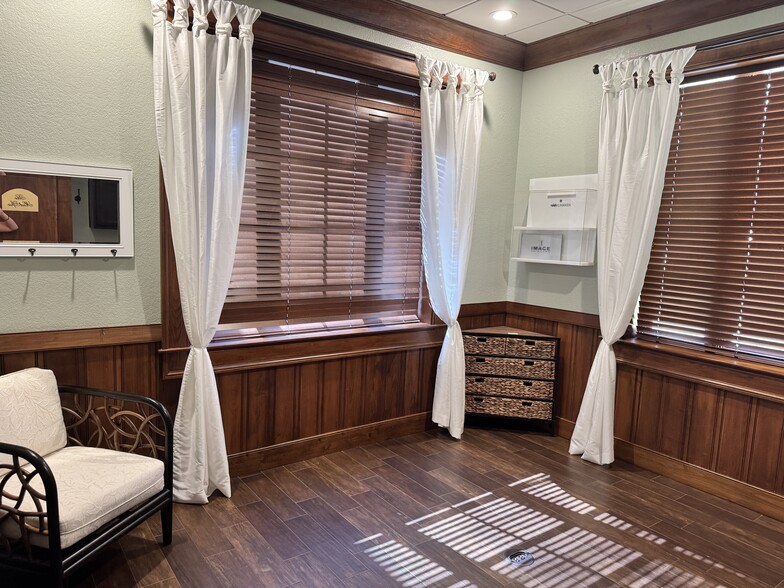 More Photos Of 2400 Hooks St, Clermont Medical For Lease