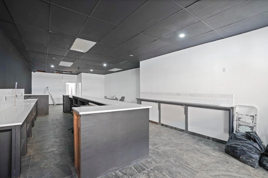 More Photos Of 6656 Myrtle Ave, Glendale Storefront Retail Residential For Lease