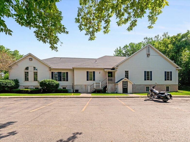 More Photos Of 55 Sullys Trl, Pittsford Office For Lease