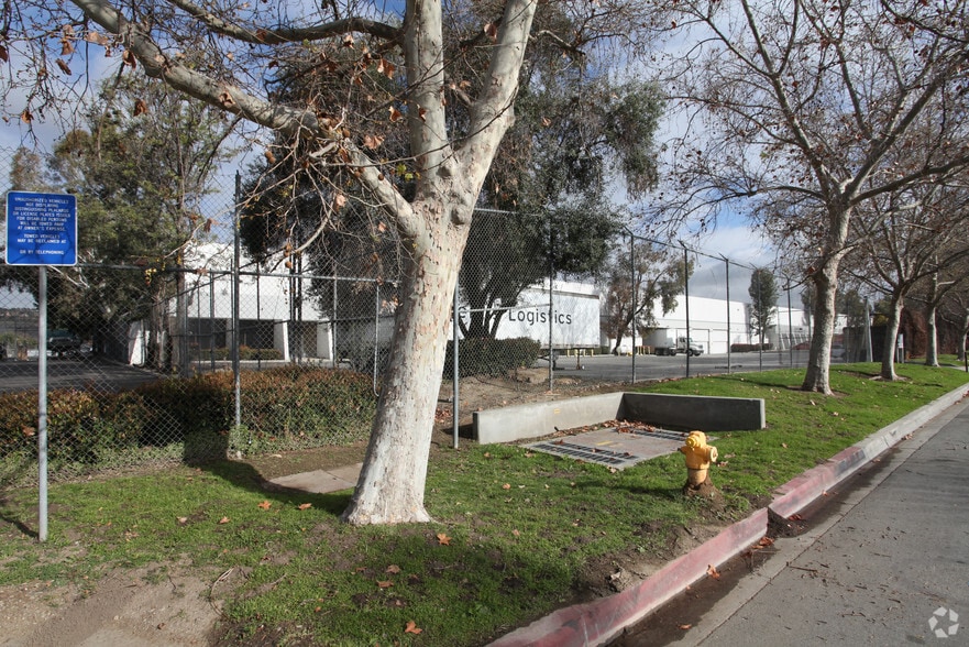 More Photos Of 2867 Surveyor St, Pomona Manufacturing For Sale