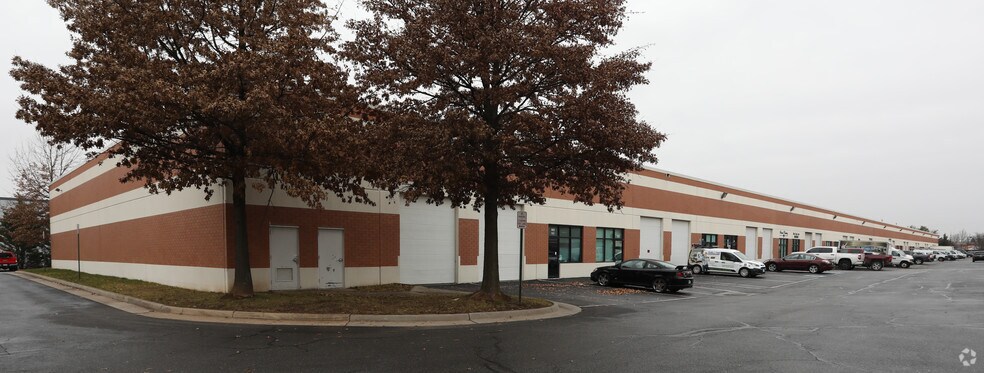 More Photos Of 45915 Maries Rd, Sterling Warehouse For Lease