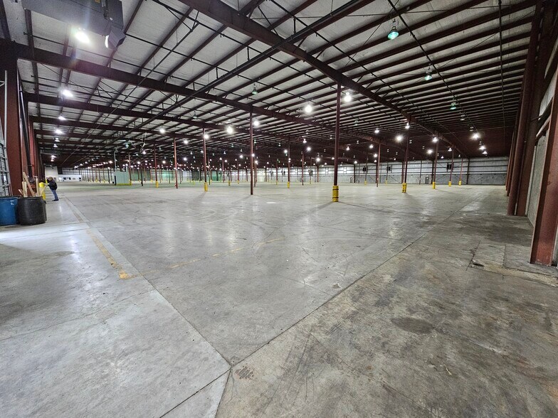 More Photos Of 4270 Chrysler Dr, Memphis Distribution For Lease