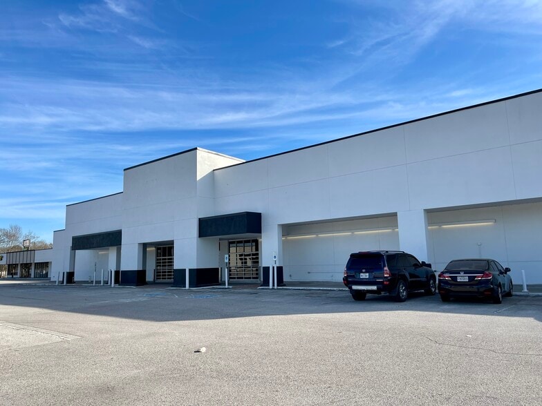 More Photos Of 5401-5413 S Braeswood Blvd, Houston Unknown For Lease