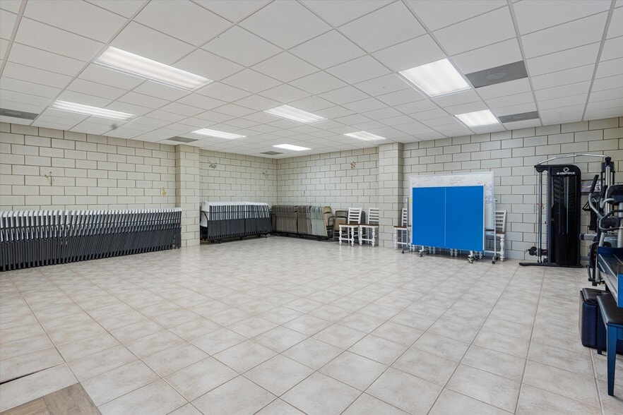 More Photos Of 1092 FM 3000, Elgin Specialty For Sale