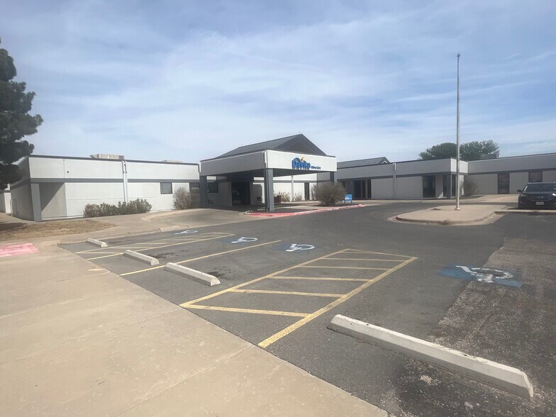 More Photos Of 207 Tradewinds Blvd, Midland Hospital For Lease