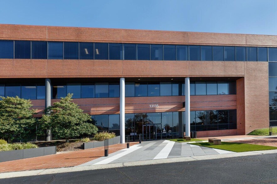 More Photos Of 13135 Lee Jackson Memorial Hwy, Fairfax Office For Lease