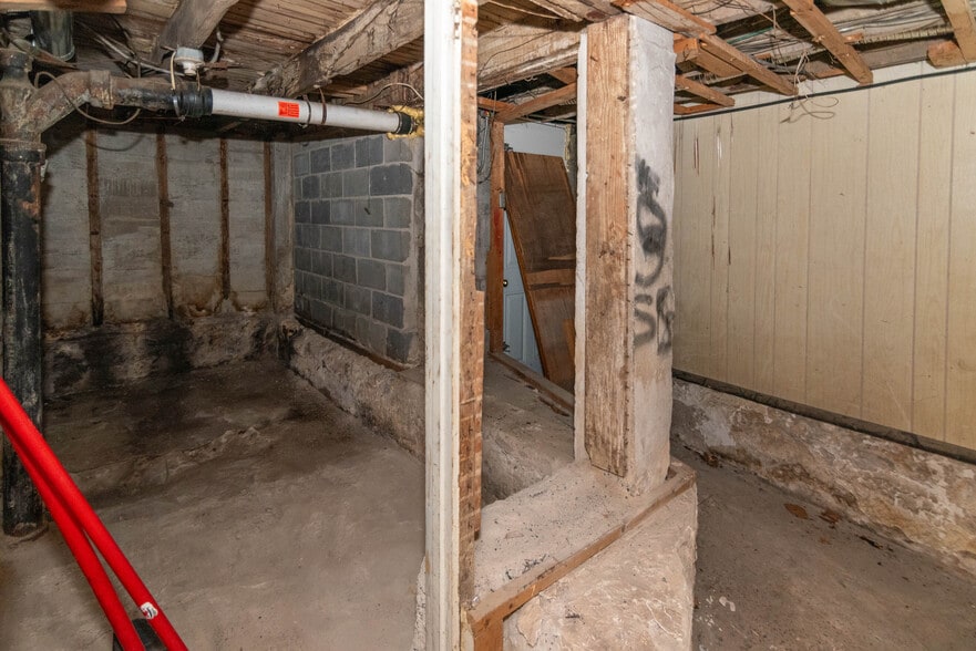 More Photos Of 4905 Liberty Heights Ave, Gwynn Oak Storefront Retail Residential For Sale