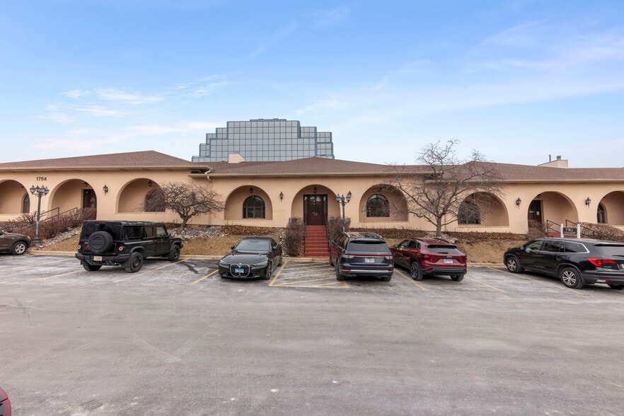 More Photos Of 1754 N Washington St, Naperville Medical For Sale