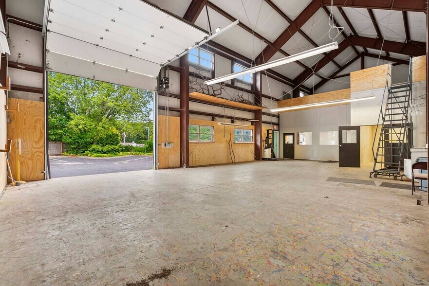 More Photos Of 468 County Rd 39, Southampton Warehouse For Lease