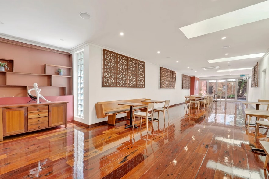 More Photos Of 98 Auburn St, Goulburn General Retail For Lease