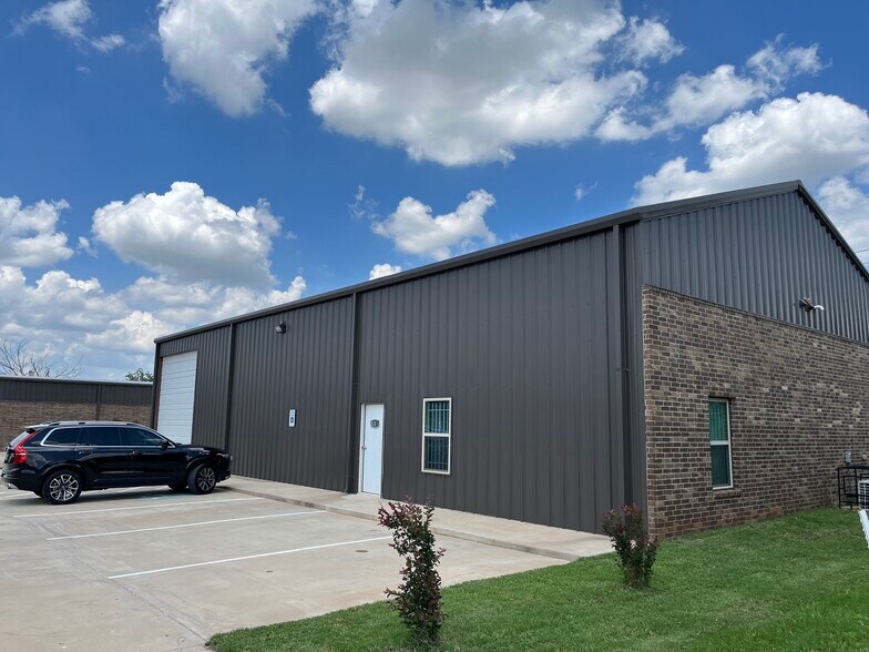 Primary Photo Of 11305 N Western Ave, Oklahoma City Warehouse For Sale