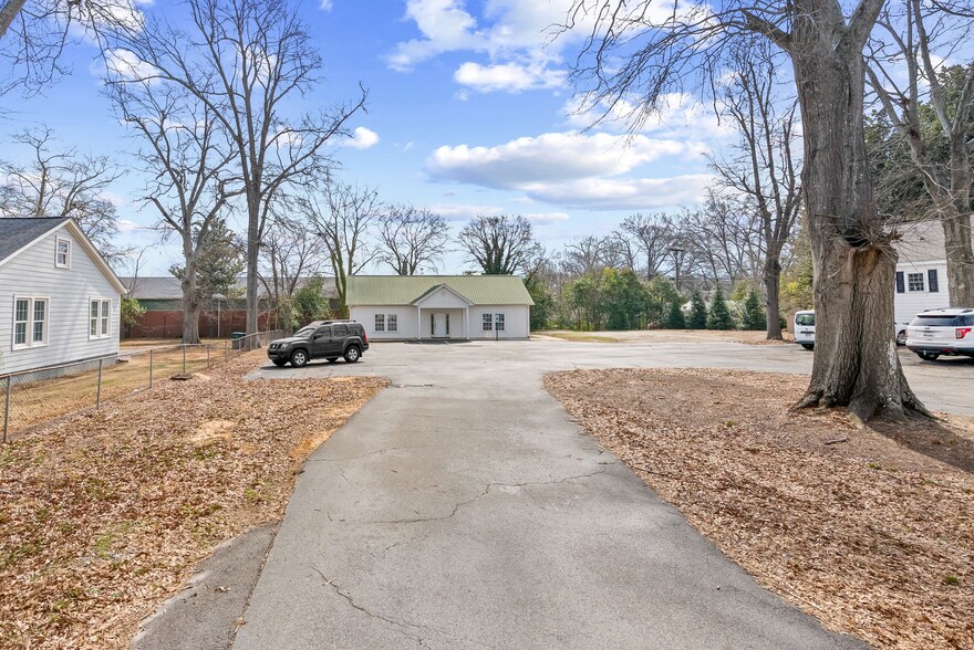 More Photos Of 107 Hillcrest Ave, Simpsonville Office For Sale