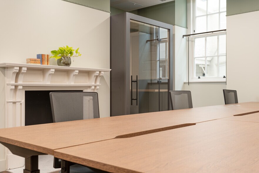 More Photos Of 75 Grosvenor St, London Coworking Space