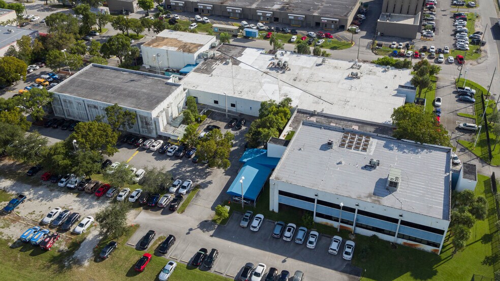 More Photos Of 7007 NW 77th Ave, Miami Showroom For Sale