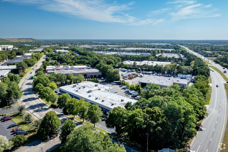 More Photos Of 2 Old Dock Rd, Yaphank Warehouse For Lease
