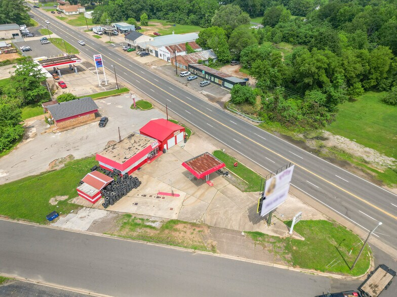 More Photos Of 300 W Pinecrest Dr, Marshall Auto Repair For Sale