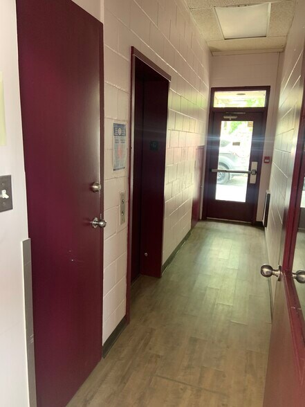 More Photos Of 330 Kent St, Ottawa General Retail For Sale