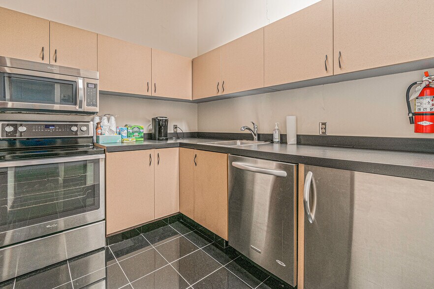 More Photos Of 215 W Oak St, Fort Collins Office For Sale