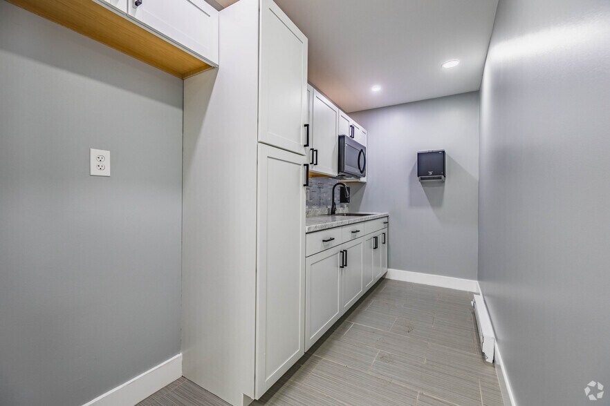 More Photos Of 7660 W 3rd St, Dayton Manufacturing For Lease