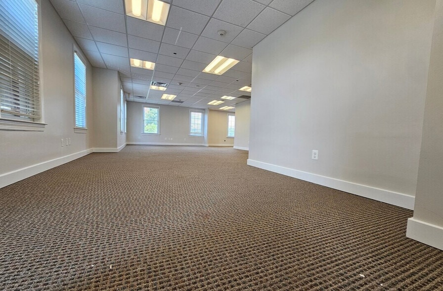 More Photos Of 8780 Centreville Rd, Manassas General Retail For Lease