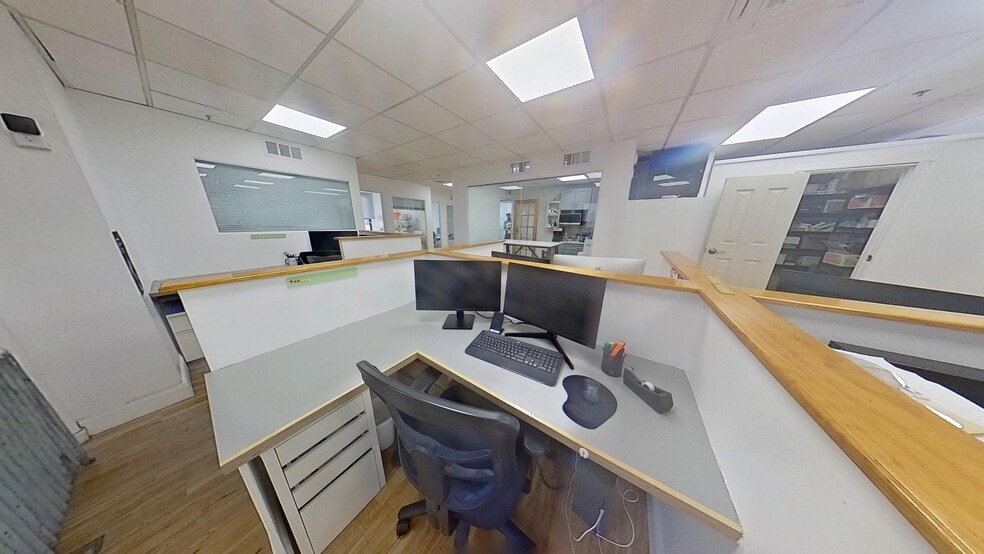 More Photos Of 120 W 31st St, New York Office For Lease