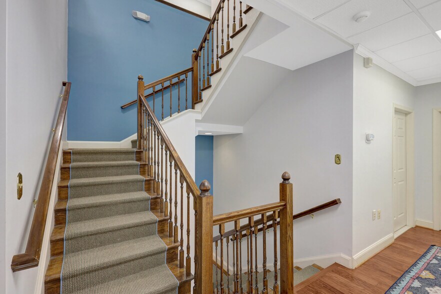 More Photos Of 10474 Armstrong St, Fairfax Medical For Sale