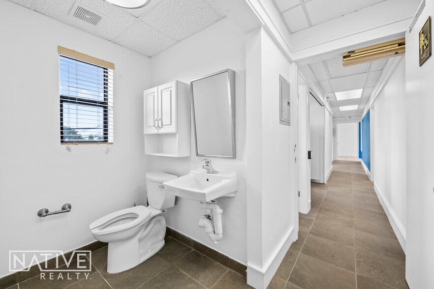 More Photos Of 2132-2200 E Oakland Park Blvd, Fort Lauderdale Office For Lease