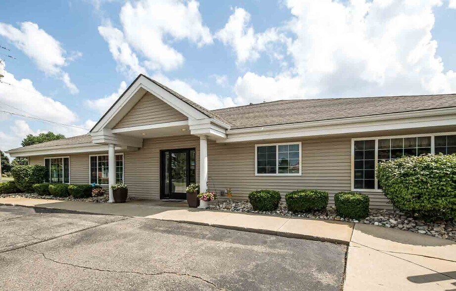 More Photos Of 9125 Highland Rd, White Lake Township Daycare Center For Lease