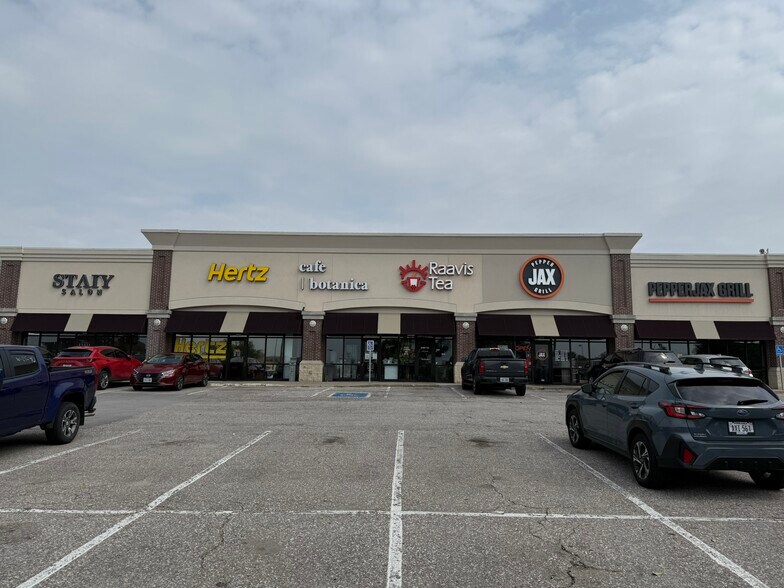 More Photos Of 2557-2575 S 171st St, Omaha General Retail For Lease