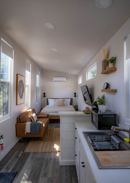 More Photos Of 4727 Dunsmuir Ave, Dunsmuir Hotel For Sale