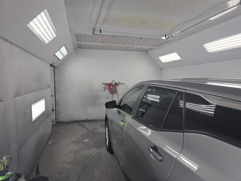 More Photos Of 2844-2850 Kaihikapu St, Honolulu Warehouse For Lease