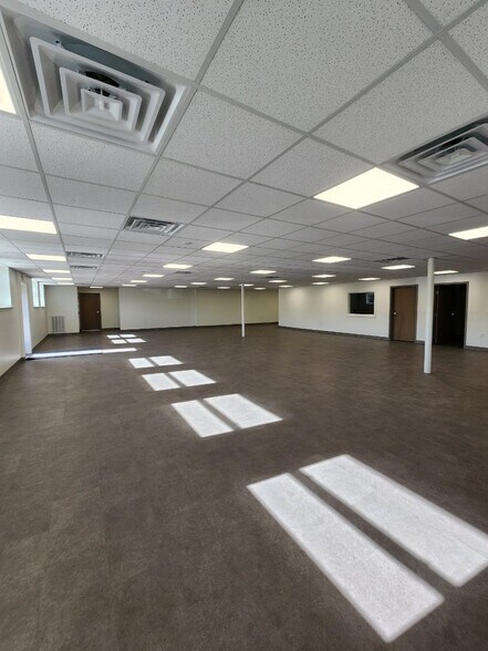 More Photos Of 1918 W Virginia Ave, Crewe Warehouse For Lease