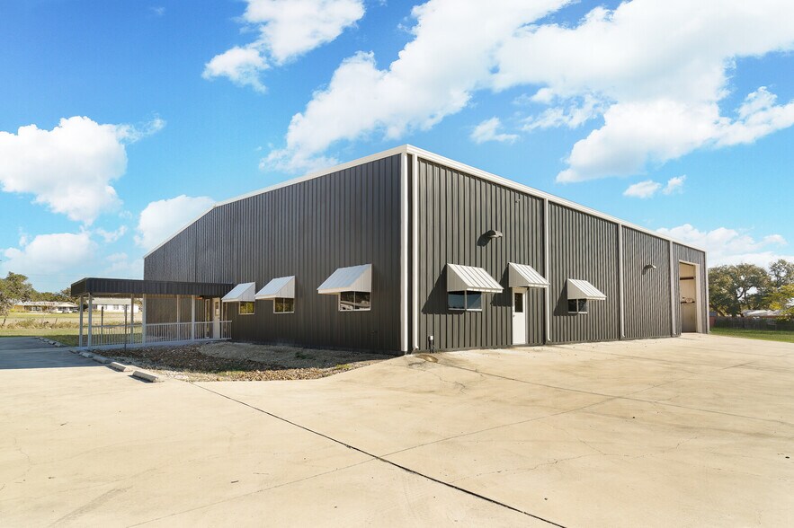 More Photos Of 2 Hill View Ln, Boerne Warehouse For Sale