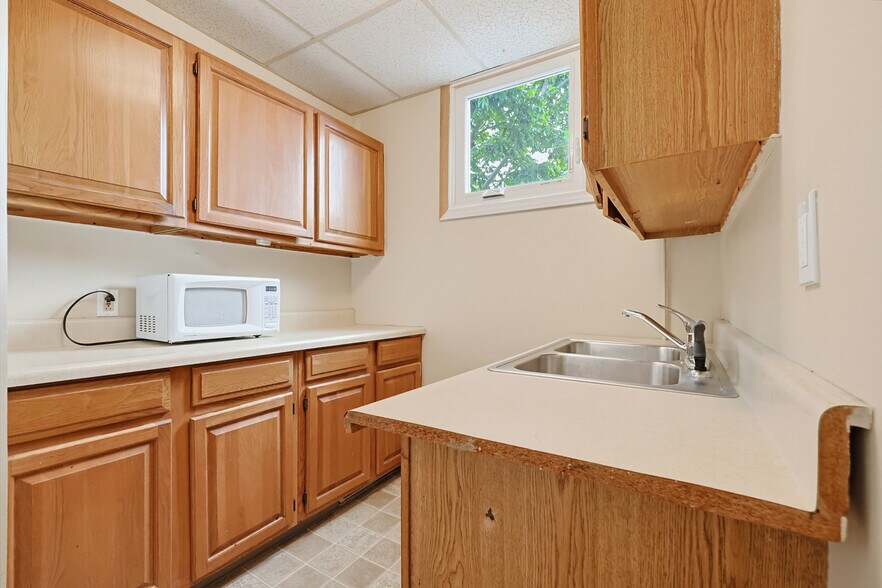 More Photos Of 24-26 Montauk Ave, New London Storefront Retail Residential For Sale